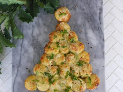 Keto Mozzarella Pull-Apart Bread with Cheese