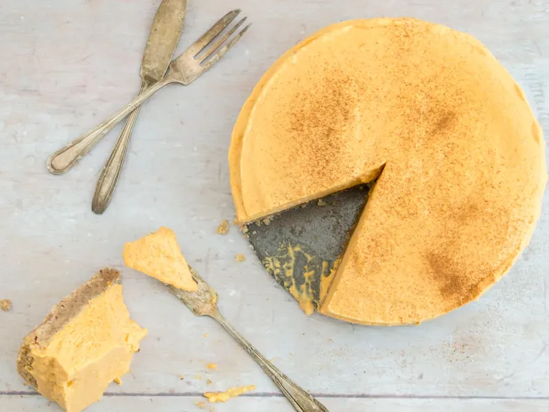 No-Bake Pumpkin Spice Cheesecake with Almond Pecan Crust