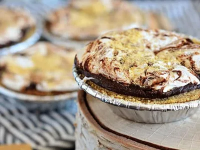 Mini S'more Pies with Chocolate Mousse Filling