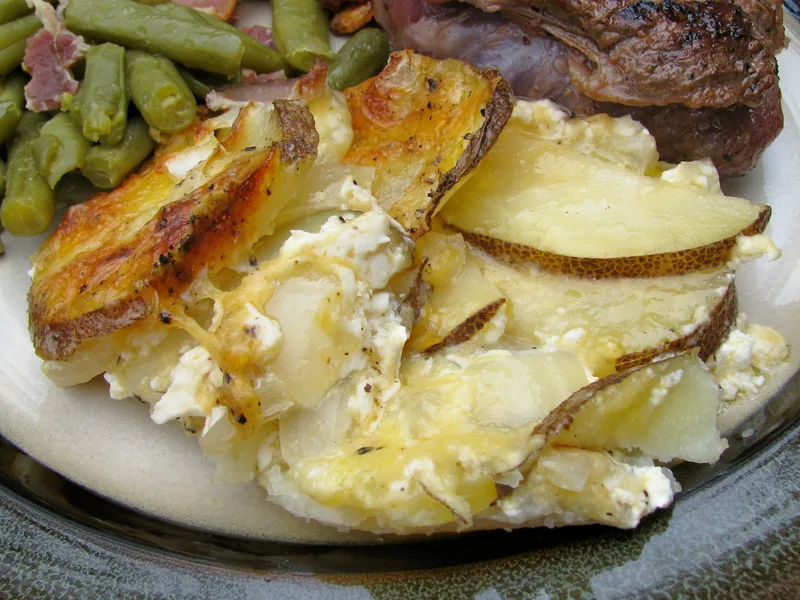 Creamy Cheddar Scalloped Potatoes with Parmesan