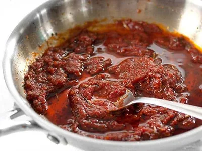 Quick Herb-Infused Tomato Paste Sauce with Garlic and Honey