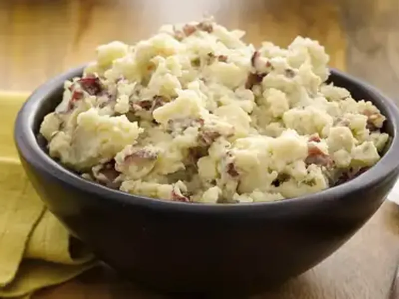Easy Slow-Cooker Garlic Mashed Potatoes with Cream Cheese