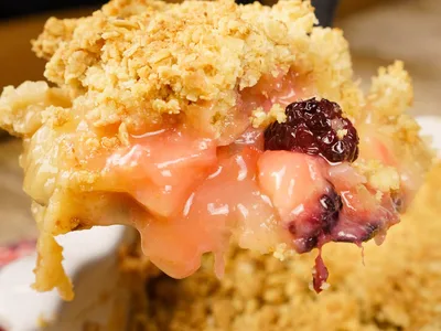 Apple and Blackberry Crumble with Oat Topping