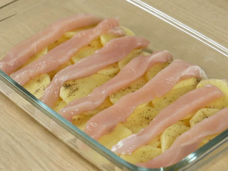 Baked Chicken and Potato Gratin with Cheese