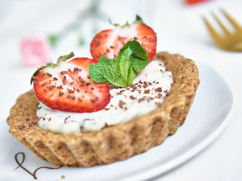 Vegan Strawberry Tartlets Without Refined Sugar