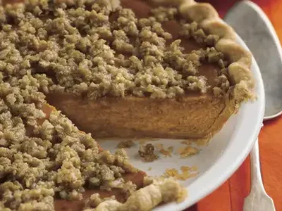 Streusel-Topped Pumpkin Pie with Cinnamon Oat Crumble
