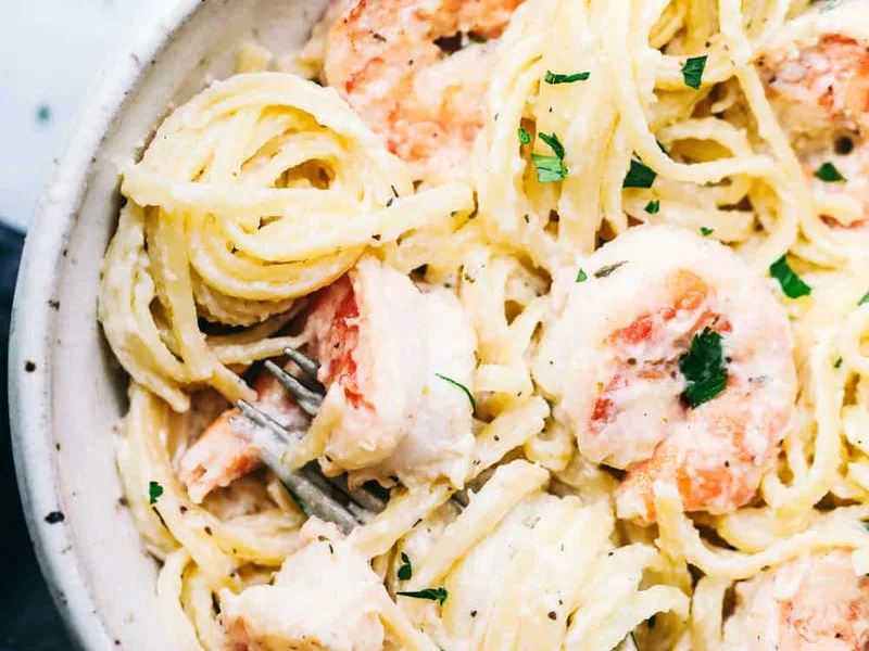 Creamy Garlic Shrimp Alfredo Pasta with Homemade Sauce