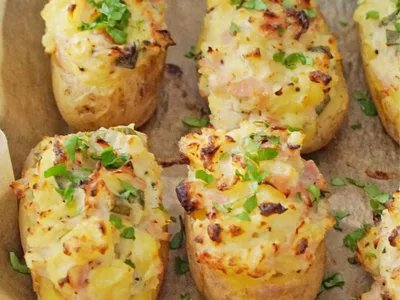 Baked Potatoes with Sour Cream and Ham