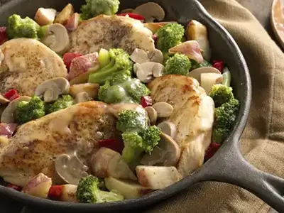 One-Skillet Chicken with Vegetables and Gravy Dinner