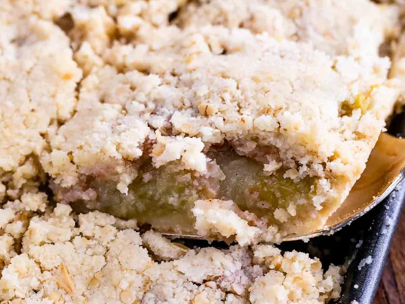 Apple Slab Pie with Oat Crumble Topping