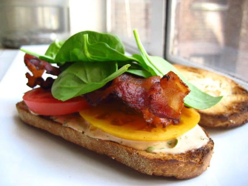 Crispy Bacon, Tomato & Spinach Sandwich