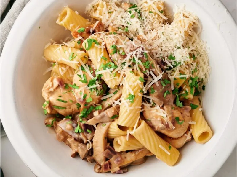 Cheesecake Factory Pasta Da Vinci with Chicken and Mushrooms