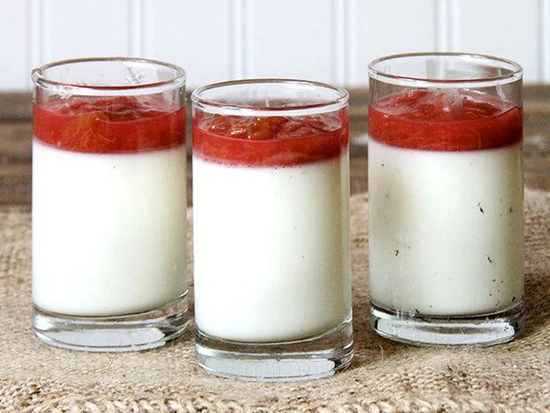 Buttermilk Panna Cotta with Rhubarb Compote