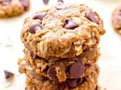 Vegan Peanut Butter Chocolate Chip Oat Cookies
