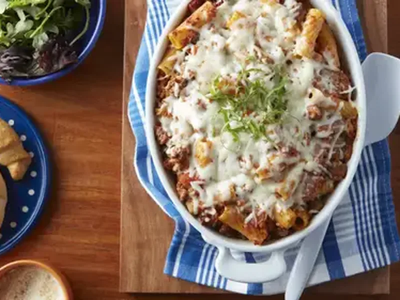 Baked Rigatoni with Beef and Mozzarella Casserole