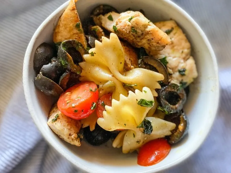 Balsamic Bow Tie Pasta with Chicken and Cherry Tomatoes