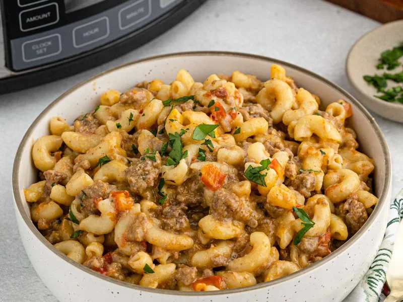 Slow Cooker Cheesy Beef and Macaroni Casserole