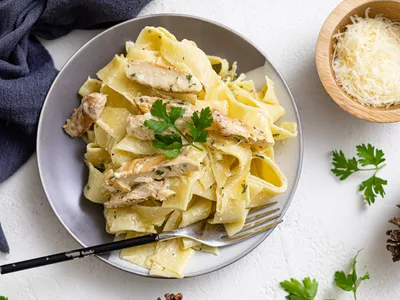 Creamy Baked Chicken Alfredo with Fresh Parmesan