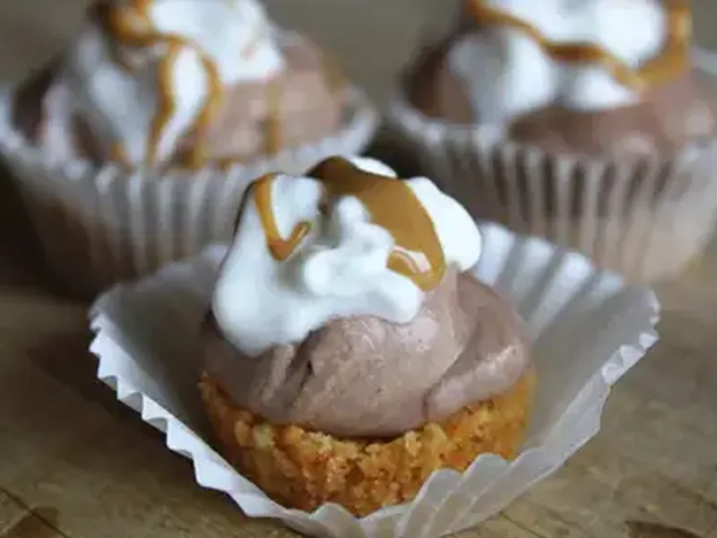Mini Chocolate-Peanut Butter Pies with Cheerios Crust