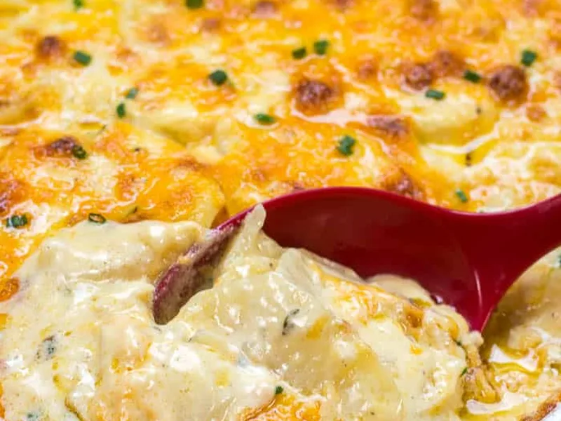 Easy Cheesy Scalloped Potatoes with Garlic Cream Sauce