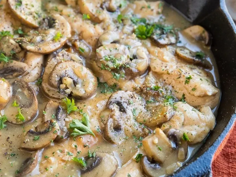 30-Minute Creamy Mushroom Chicken Skillet