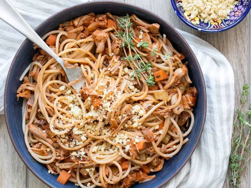 Vegetable Bolognese with Jackfruit or Mushrooms