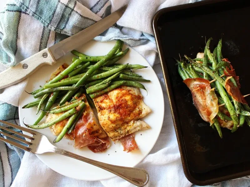 Prosciutto-Wrapped Chicken and Green Bean Bundles