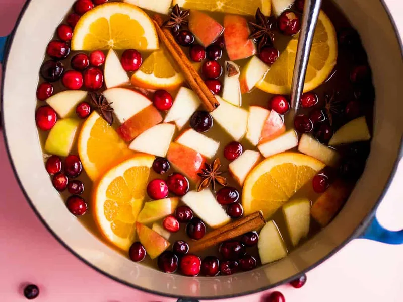 Pioneer Woman's Mulled Apple Cider with Brandy and Spices