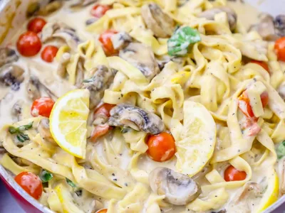 One Pot Creamy Tuscan Mushroom Linguine
