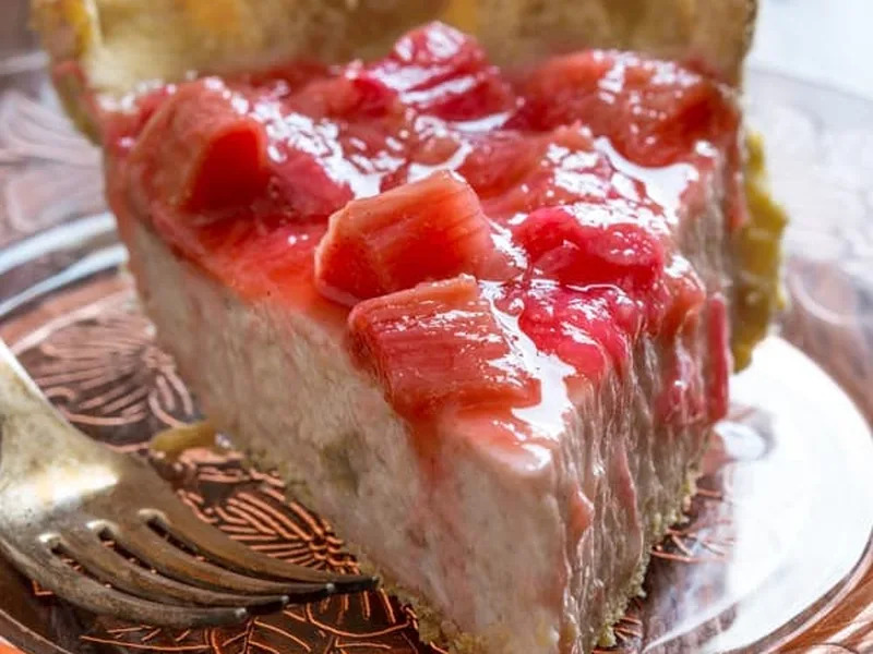 Light Rhubarb Chai Cream Pie with Greek Yogurt