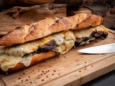 Grilled Steak Baguette with Chili Cheese
