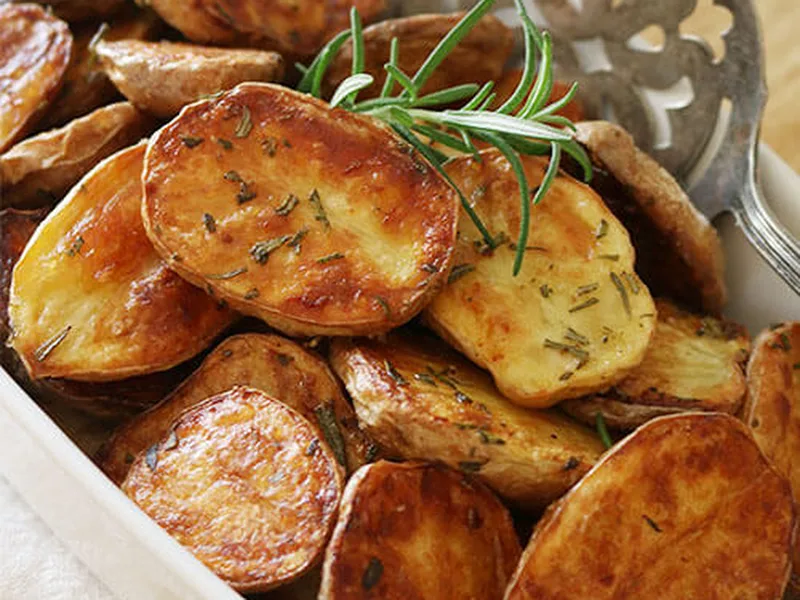 Crispy Rosemary Oven-Roasted Baby Potatoes (Paleo, Whole30)