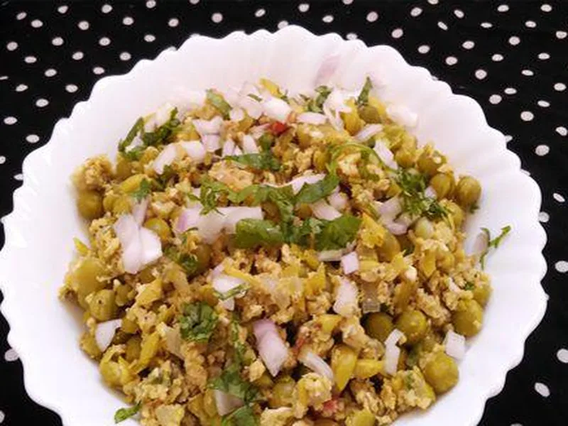 Spiced Egg and Pea Scramble with Turmeric