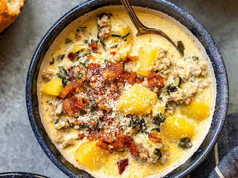 Stovetop Zuppa Toscana with Italian Sausage and Crispy Bacon