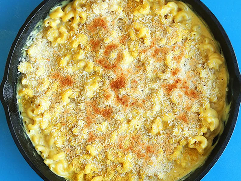 Roasted Garlic Vegan Mac and Cheese with Nutritional Yeast