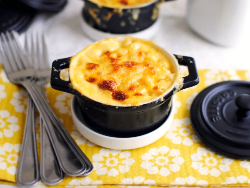 Individual Baked Mac & Cheese Pots with Cheddar