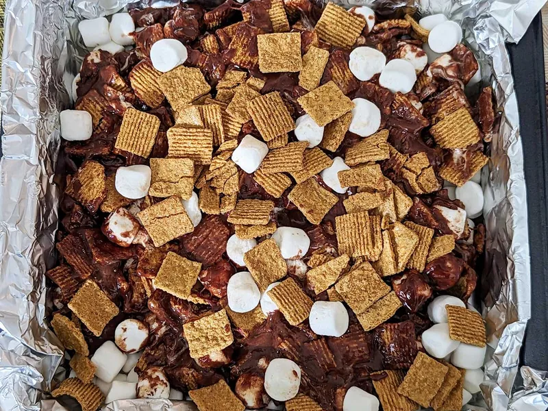No-Bake Golden Grahams S'mores Bars with Chocolate