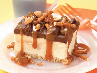 No-Bake Caramel Pretzel Ice Cream Dessert