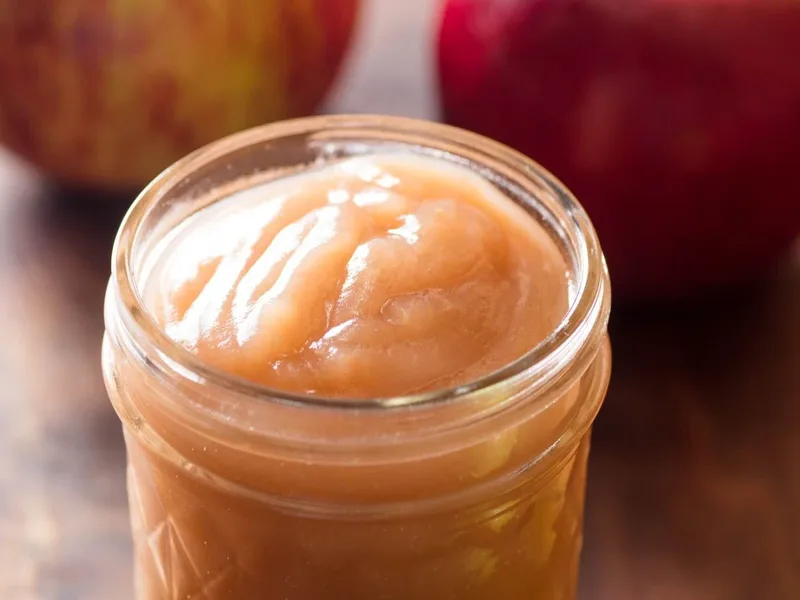 Homemade Applesauce with Cinnamon and Orange