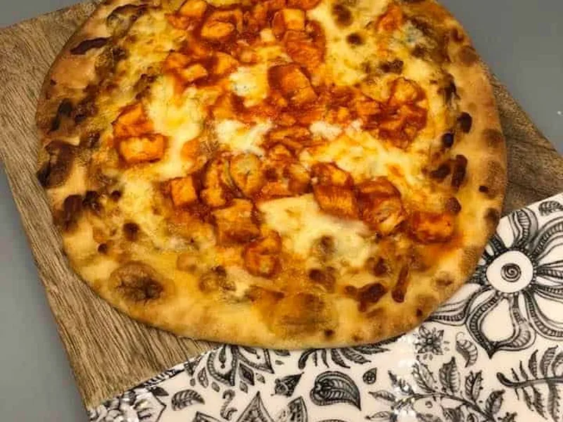 Air Fryer Buffalo Chicken Naan Pizza