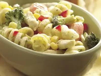 Creamy Garlic Chicken Pasta Primavera with Mixed Vegetables