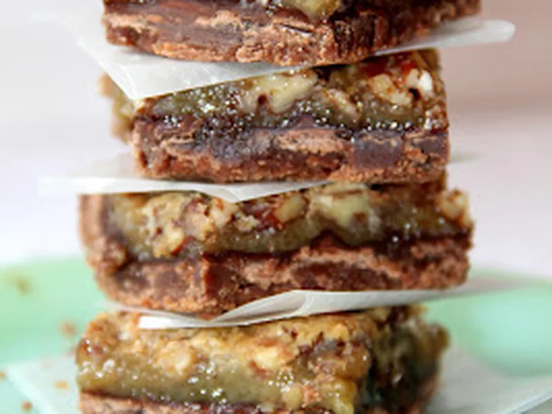 Chocolate Pecan Pie Bars with Roasted Pecans