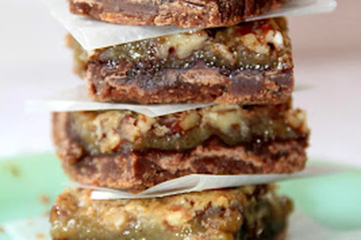 Chocolate Pecan Pie Bars with Roasted Pecans | EasyCook
