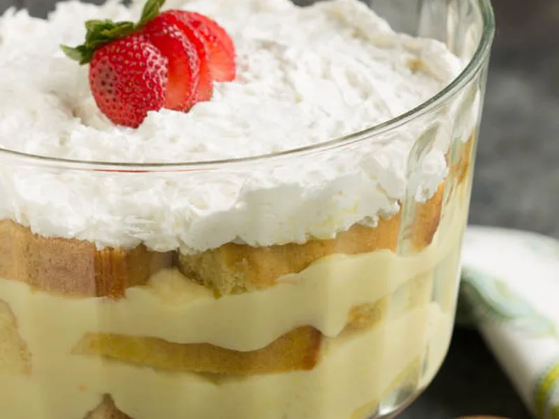 Layered Punch Bowl Pound Cake Trifle with Pudding and Fruit