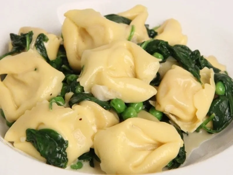 Creamy Tortellini with Spinach and Peas in 20 Minutes