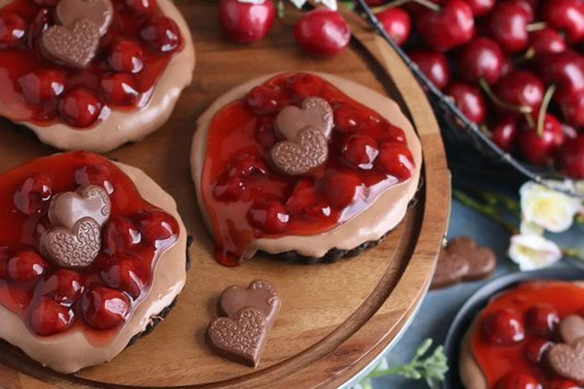 30-Minute Black Forest Chocolate Cheesecake Tarts | EasyCook