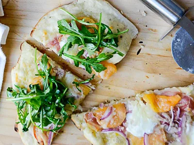 Grilled Pancetta and Melon Pizza with Arugula