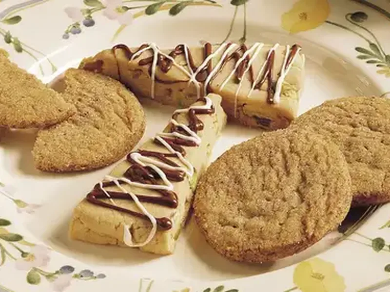 Cappuccino-Pistachio Shortbread Cookies with Chocolate Drizzle