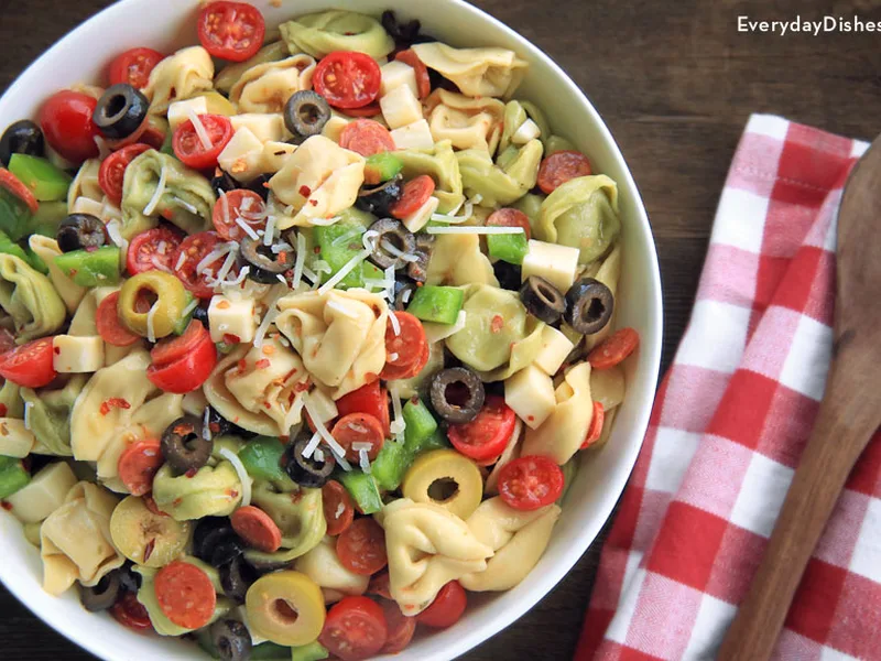 Pizza Pasta Salad with Tortellini and Pepperoni