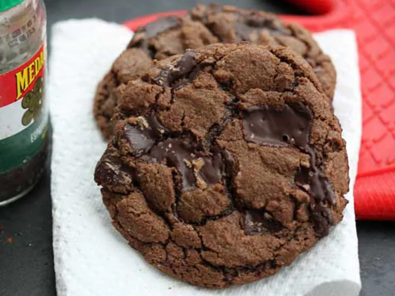 Espresso Chocolate Chunk Cookies with Cinnamon